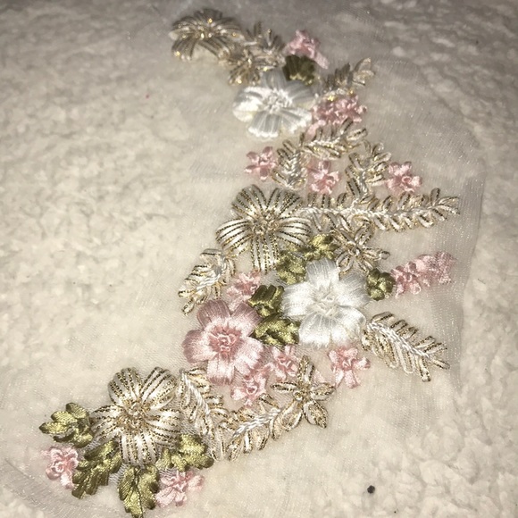 New Beautiful 3D Flower Appliqués - Picture 6 of 9